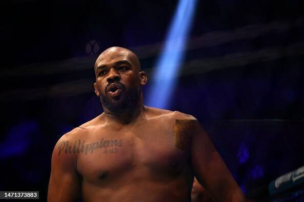 Jon_Jones_getti_Object Removal